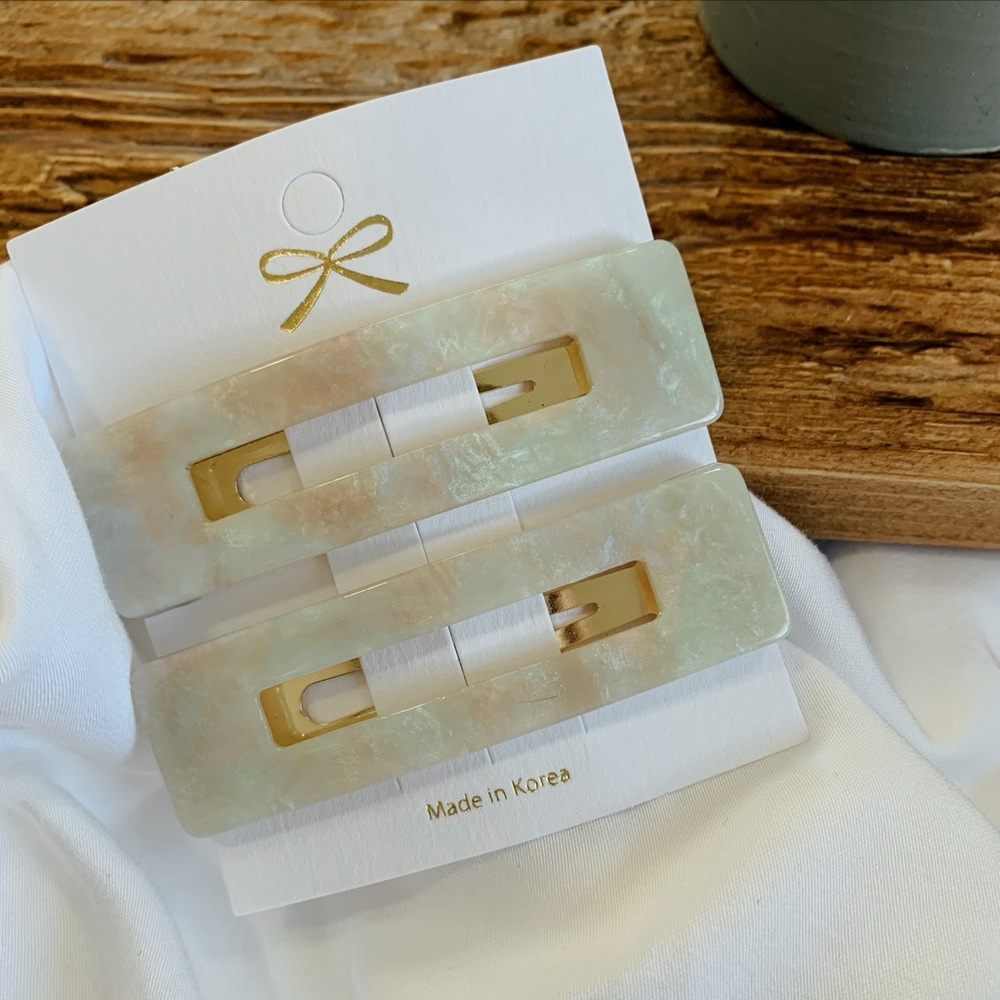 2 PCS // acrylic hairs clips - Picture 1 of 2